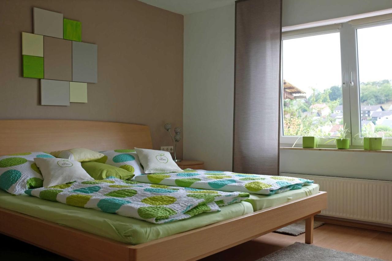 Ferienwohnung Im Paradies Momlingen Exterior foto
